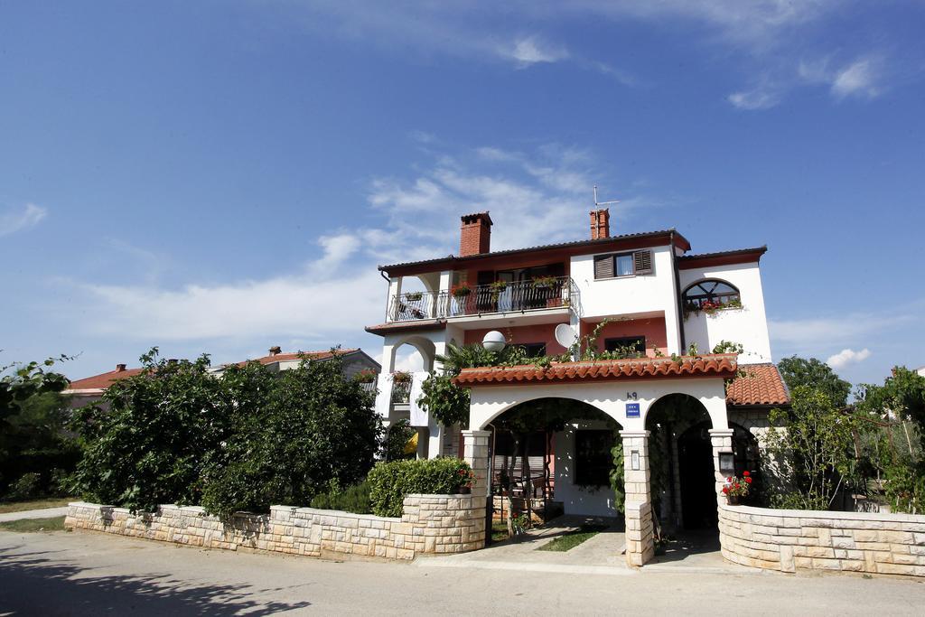 Apartments Pavic Valbandon Fažana Extérieur photo