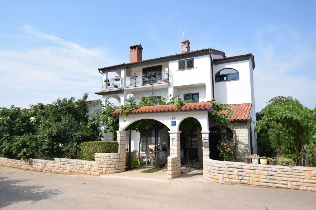 Apartments Pavic Valbandon Fažana Extérieur photo