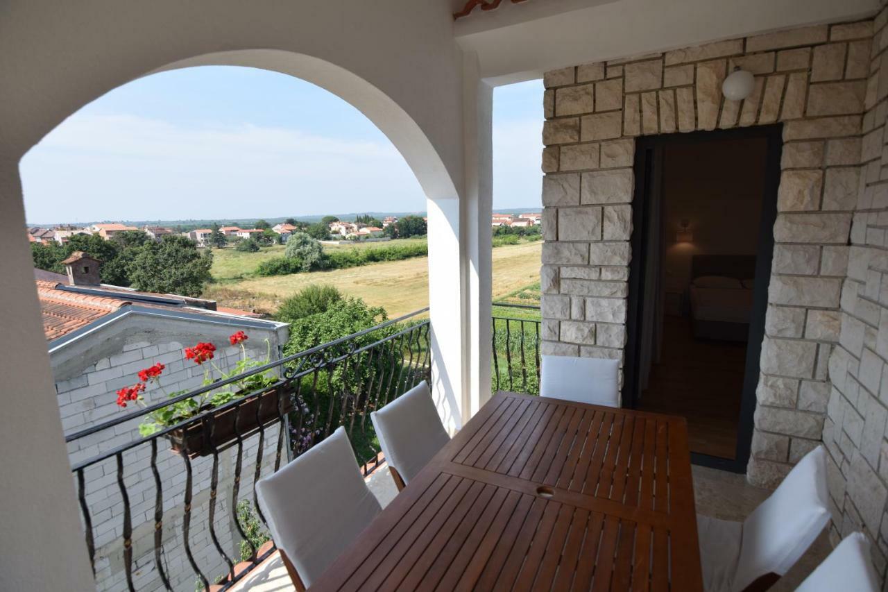 Apartments Pavic Valbandon Fažana Extérieur photo